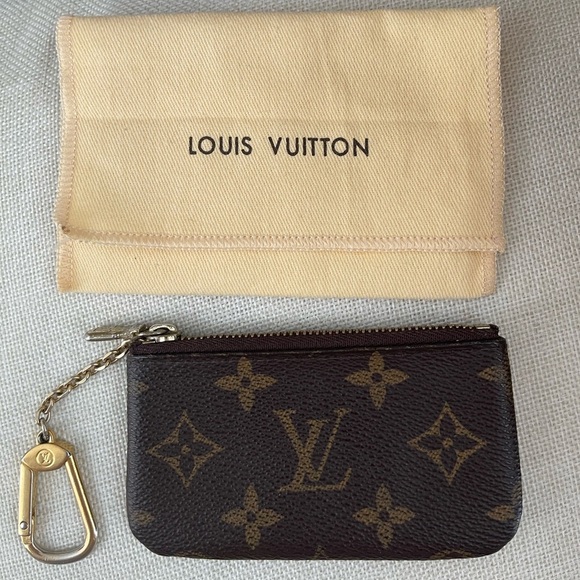LOUIS VUITTON Monogram Key Pouch⭐️Comes With/LV Dustcover ⭐️COA⭐️ 💯AuThEnTiC - Picture 1 of 9